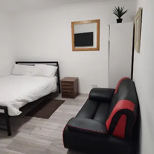 Rubies, Firs Road, Bed & Breakfast